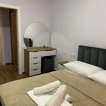 Ferit's Near Myslym Shyri Apartamento