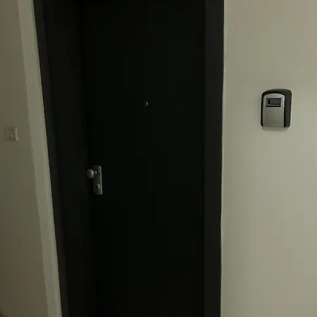 Nest Myslym Shyri Apartman