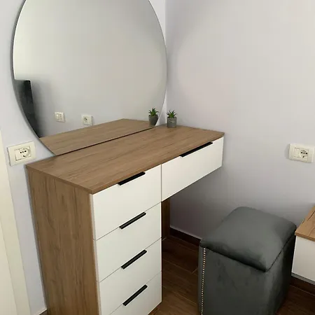 Ferit's Near Myslym Shyri Apartament *