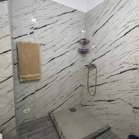 Lägenhet Ferit'S Property Near Myslym Shyri