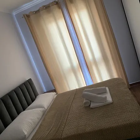 Apartament Ferit's Near Myslym Shyri *